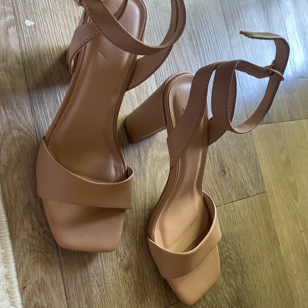 Women's Tan Block Heel Sandals with Ankle Strap